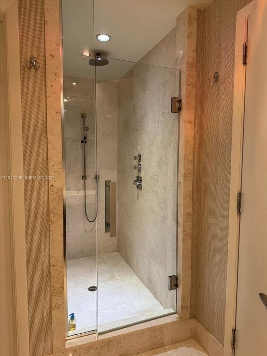 На продажу: $2,980,000 (3 спален, 3 ванн, 1933 Квадратных фут)