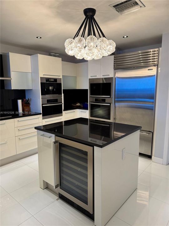 На продажу: $2,980,000 (3 спален, 3 ванн, 1933 Квадратных фут)