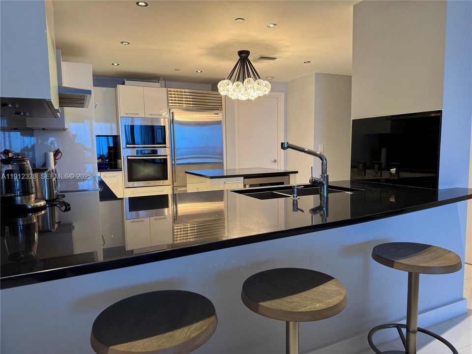 На продажу: $2,980,000 (3 спален, 3 ванн, 1933 Квадратных фут)