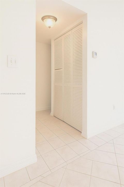 For Sale: $190,000 (2 beds, 2 baths, 1046 Square Feet)