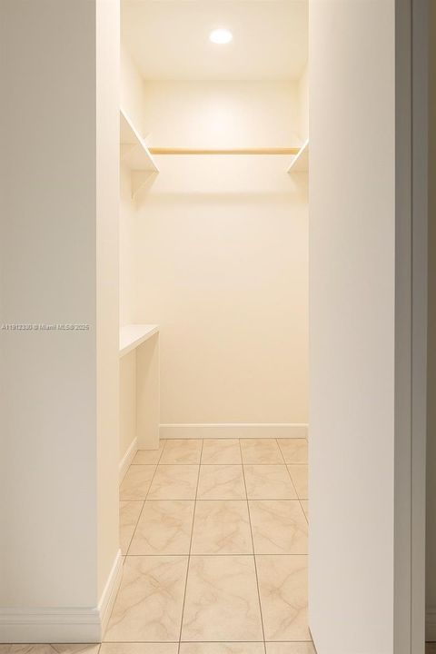 For Sale: $190,000 (2 beds, 2 baths, 1046 Square Feet)