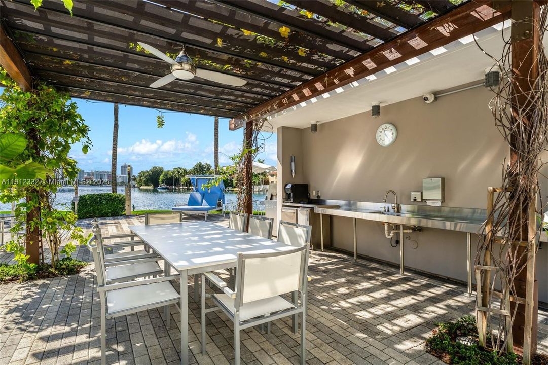 For Sale: $3,200,000 (4 beds, 4 baths, 2752 Square Feet)