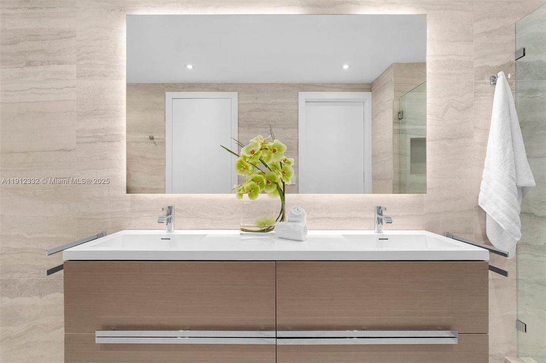 For Sale: $3,200,000 (4 beds, 4 baths, 2752 Square Feet)