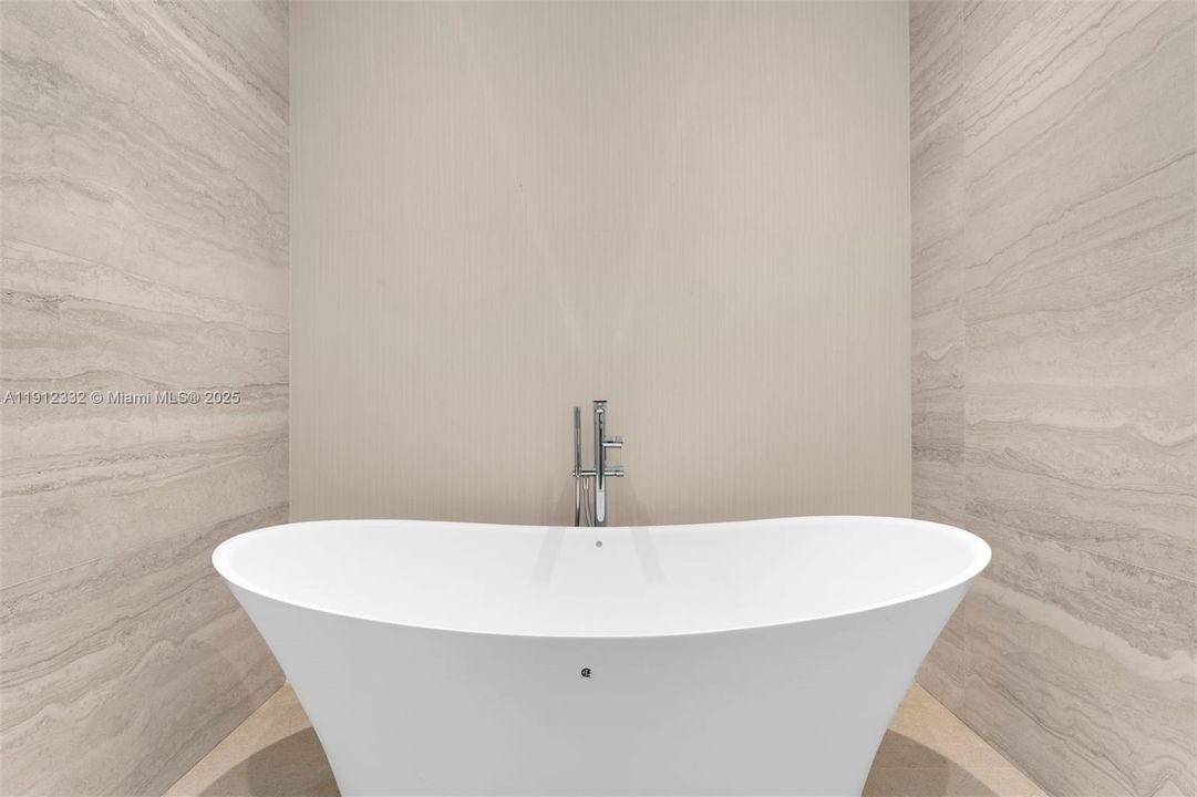 For Sale: $3,200,000 (4 beds, 4 baths, 2752 Square Feet)