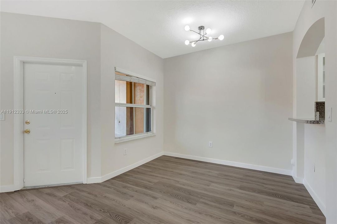 En Venta: $425,000 (2 camas, 2 baños, 980 Pies cuadrados)