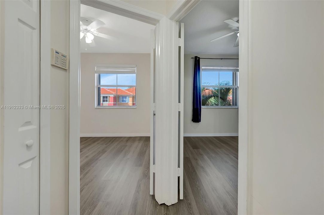 En Venta: $425,000 (2 camas, 2 baños, 980 Pies cuadrados)