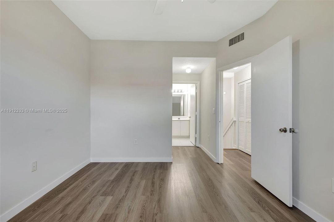 En Venta: $425,000 (2 camas, 2 baños, 980 Pies cuadrados)