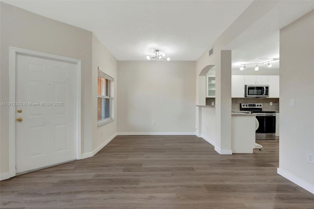 En Venta: $425,000 (2 camas, 2 baños, 980 Pies cuadrados)