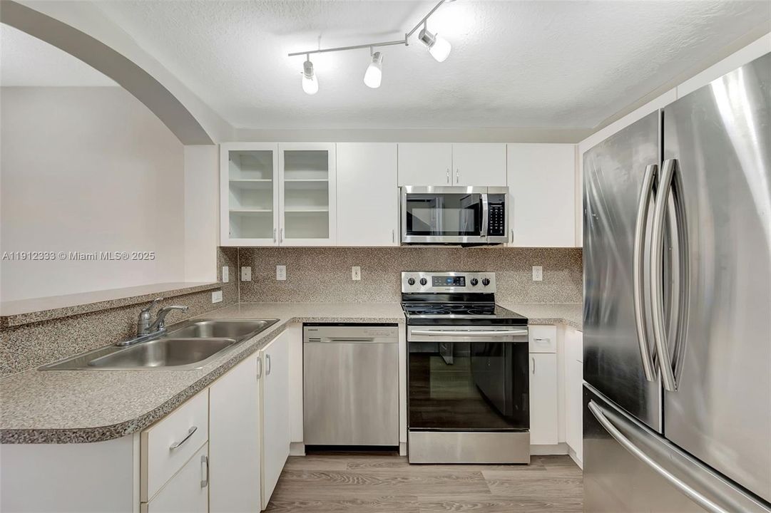 En Venta: $425,000 (2 camas, 2 baños, 980 Pies cuadrados)