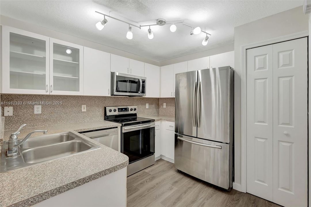 En Venta: $425,000 (2 camas, 2 baños, 980 Pies cuadrados)