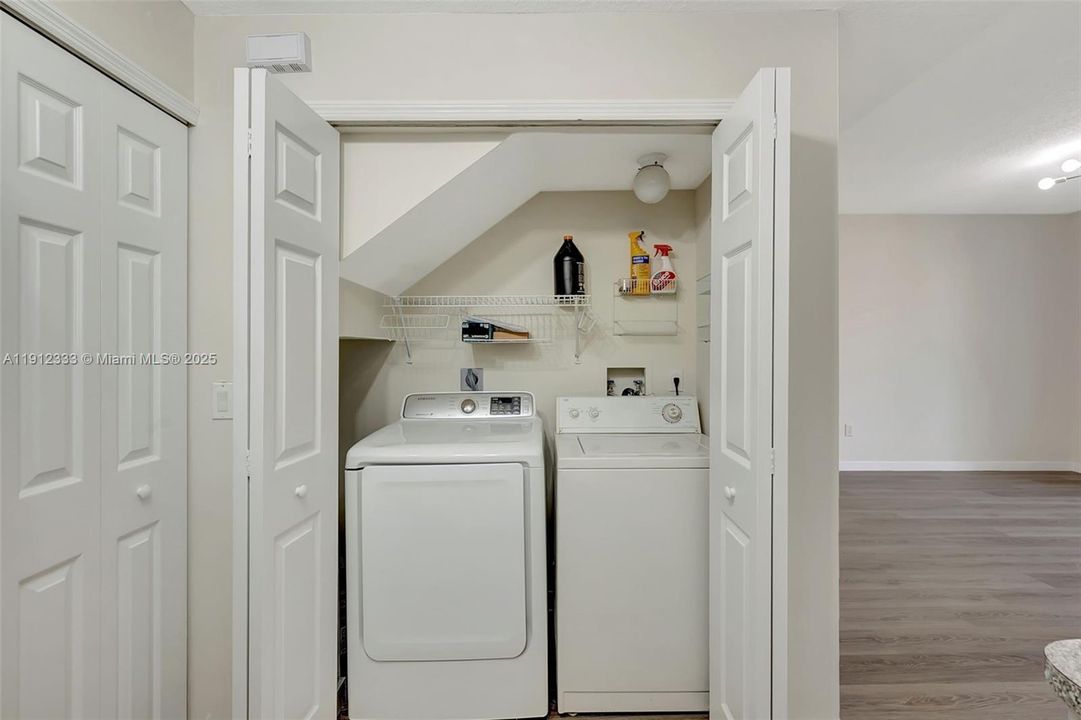 En Venta: $425,000 (2 camas, 2 baños, 980 Pies cuadrados)