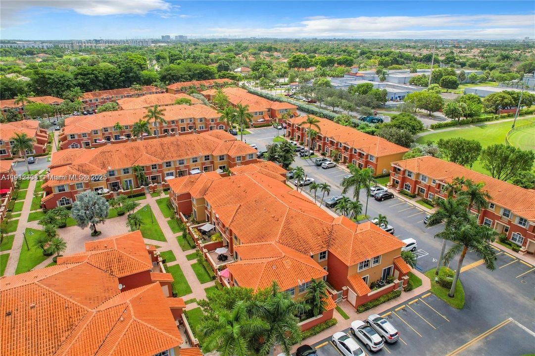 En Venta: $425,000 (2 camas, 2 baños, 980 Pies cuadrados)