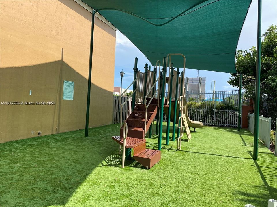 En Venta: $425,000 (2 camas, 2 baños, 980 Pies cuadrados)