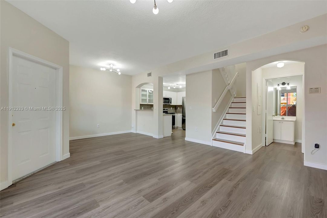 En Venta: $425,000 (2 camas, 2 baños, 980 Pies cuadrados)