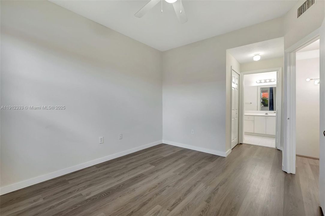 En Venta: $425,000 (2 camas, 2 baños, 980 Pies cuadrados)