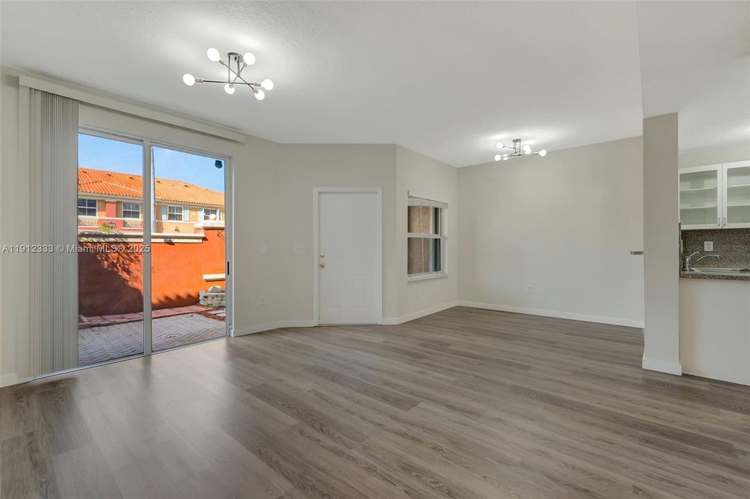 En Venta: $425,000 (2 camas, 2 baños, 980 Pies cuadrados)