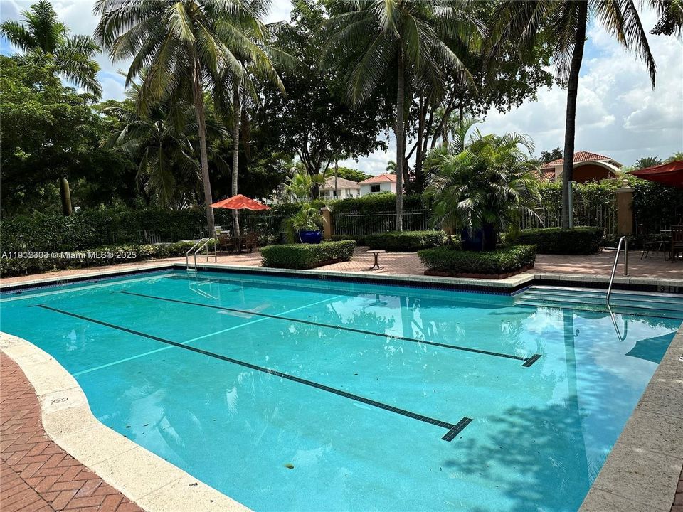 En Venta: $425,000 (2 camas, 2 baños, 980 Pies cuadrados)