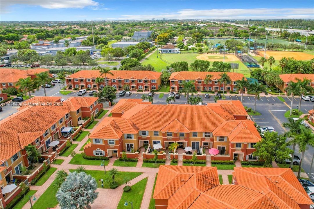 En Venta: $425,000 (2 camas, 2 baños, 980 Pies cuadrados)