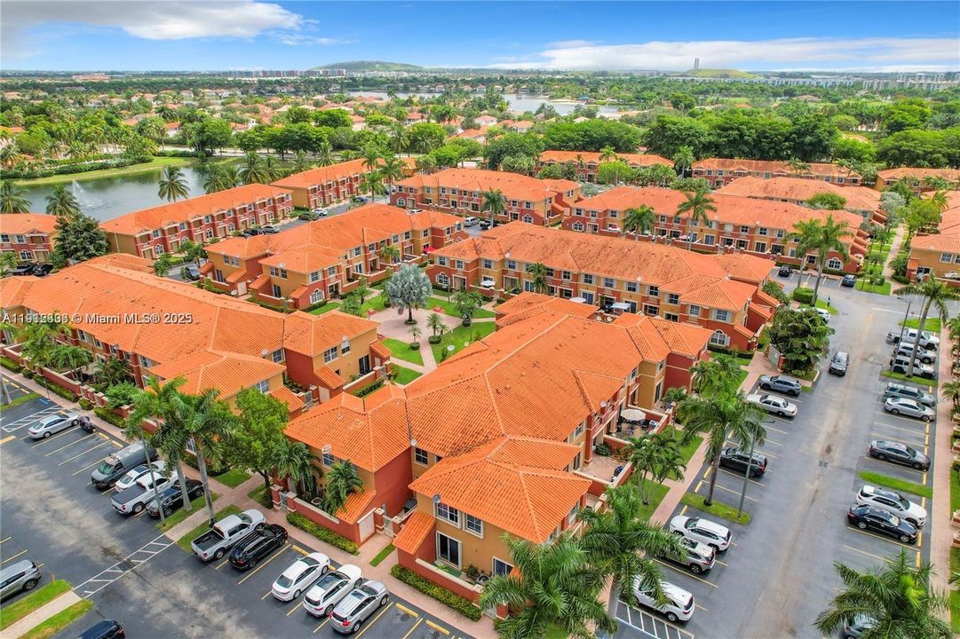 En Venta: $425,000 (2 camas, 2 baños, 980 Pies cuadrados)