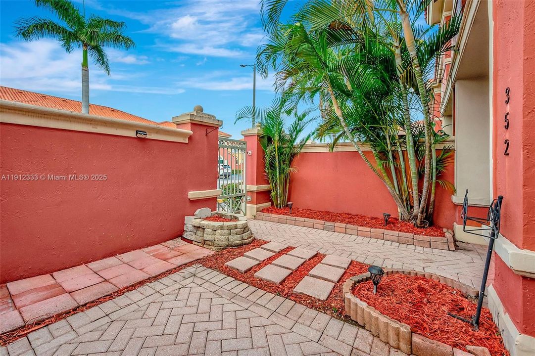 En Venta: $425,000 (2 camas, 2 baños, 980 Pies cuadrados)