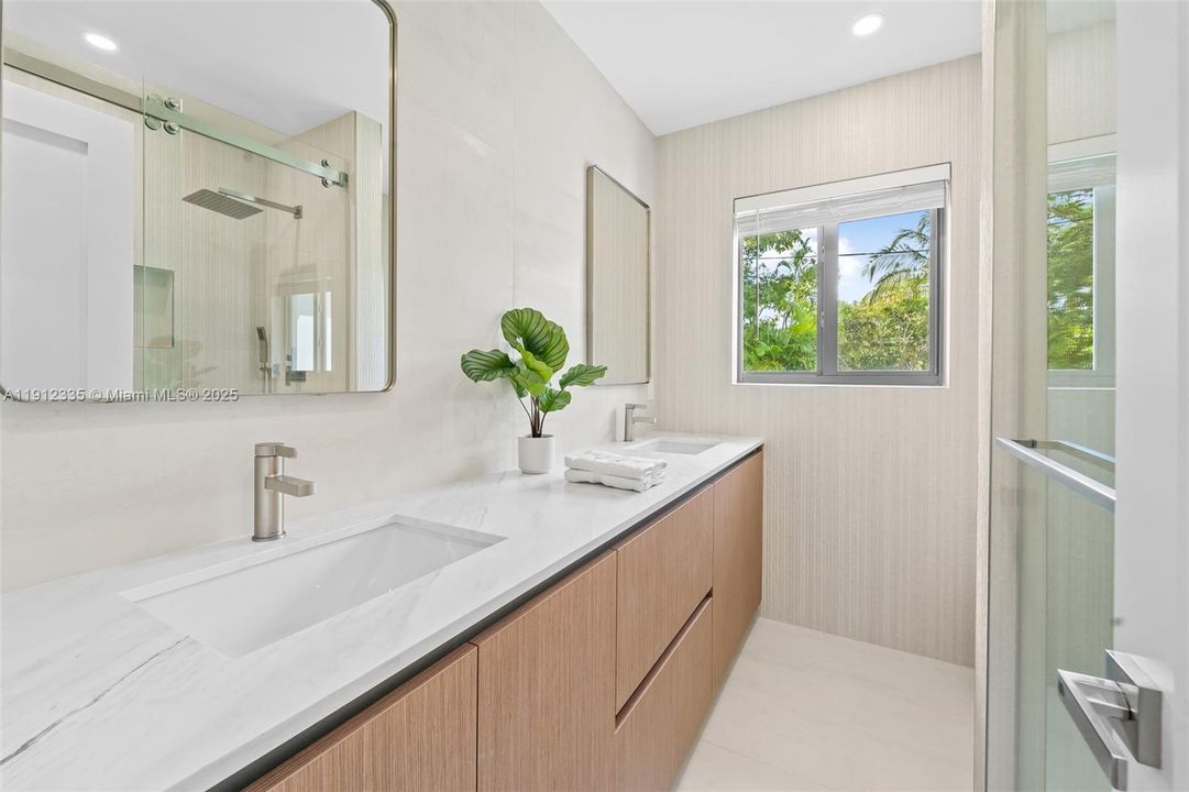 На продажу: $1,650,000 (4 спален, 3 ванн, 1918 Квадратных фут)