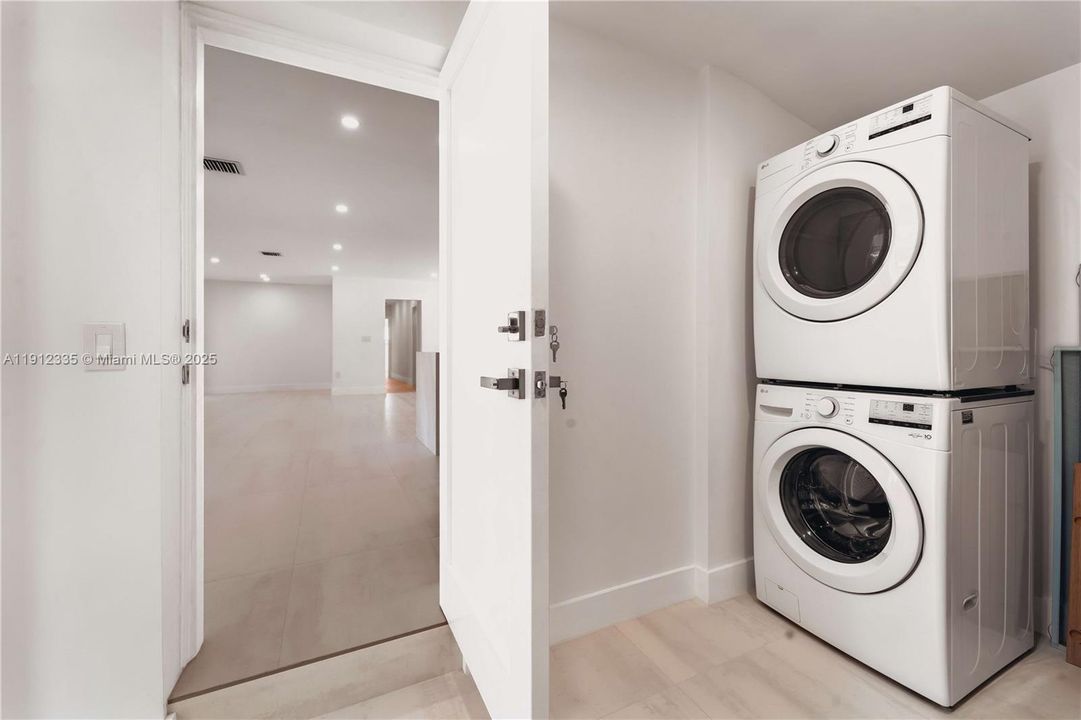 На продажу: $1,650,000 (4 спален, 3 ванн, 1918 Квадратных фут)