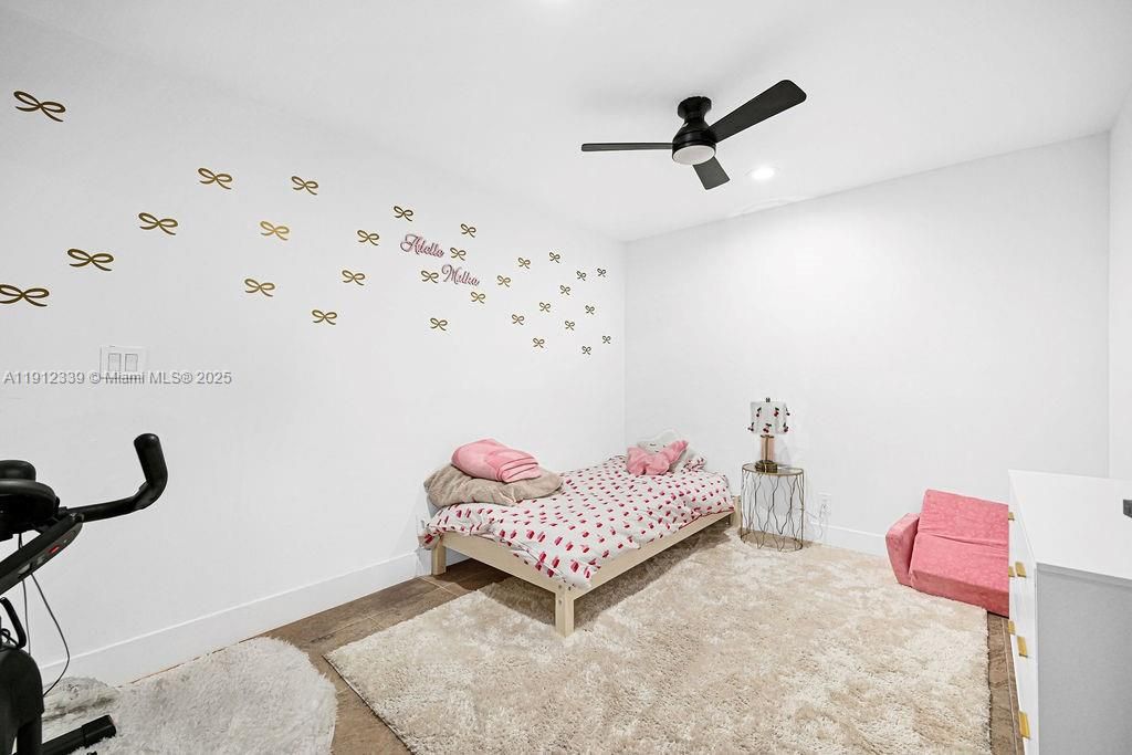 For Sale: $620,000 (2 beds, 2 baths, 2750 Square Feet)