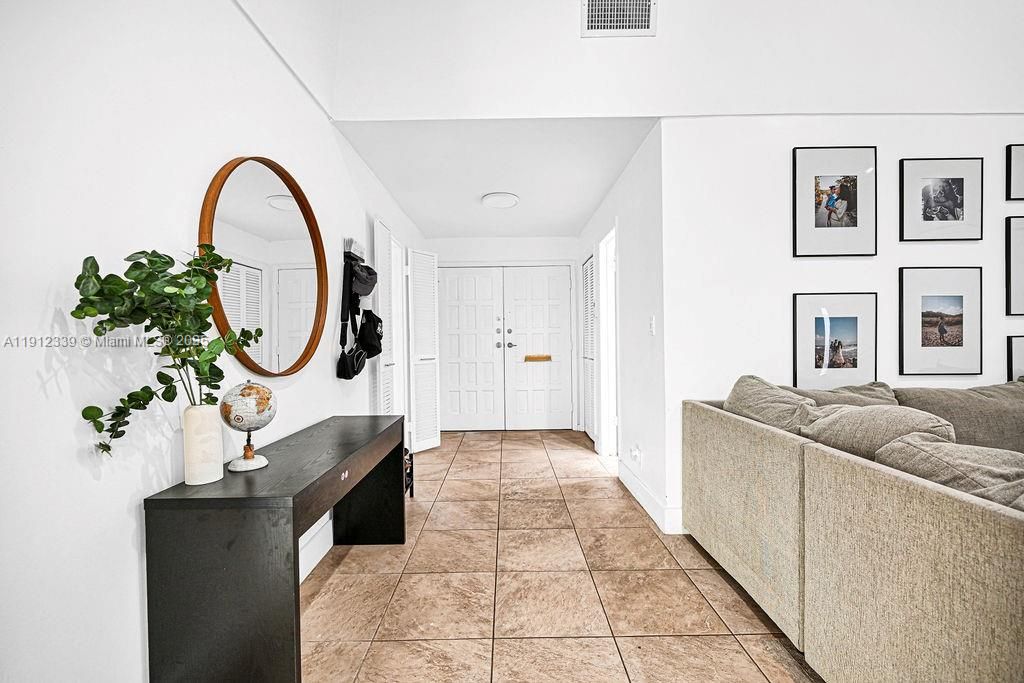 For Sale: $620,000 (2 beds, 2 baths, 2750 Square Feet)