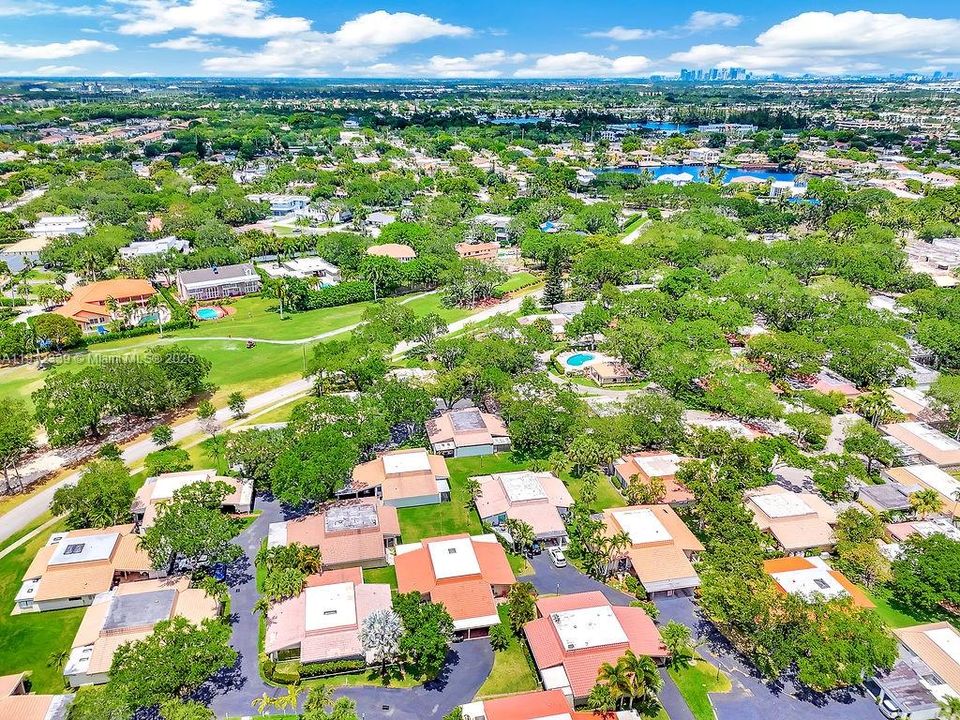 For Sale: $620,000 (2 beds, 2 baths, 2750 Square Feet)