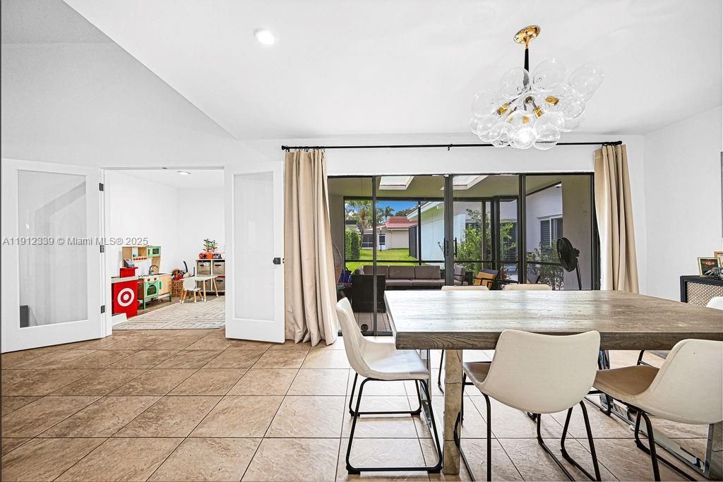 For Sale: $620,000 (2 beds, 2 baths, 2750 Square Feet)