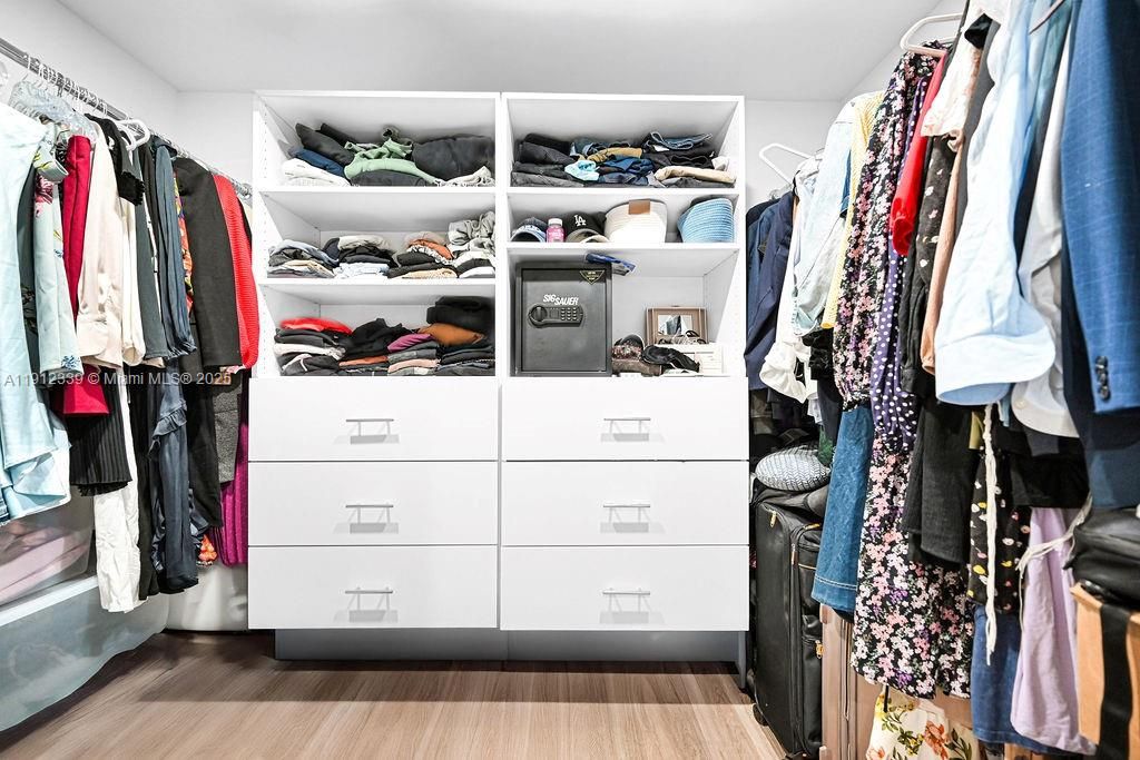 For Sale: $620,000 (2 beds, 2 baths, 2750 Square Feet)