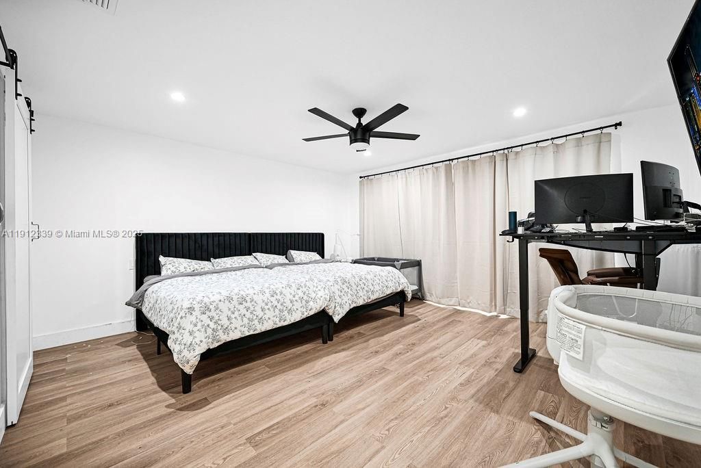 For Sale: $620,000 (2 beds, 2 baths, 2750 Square Feet)