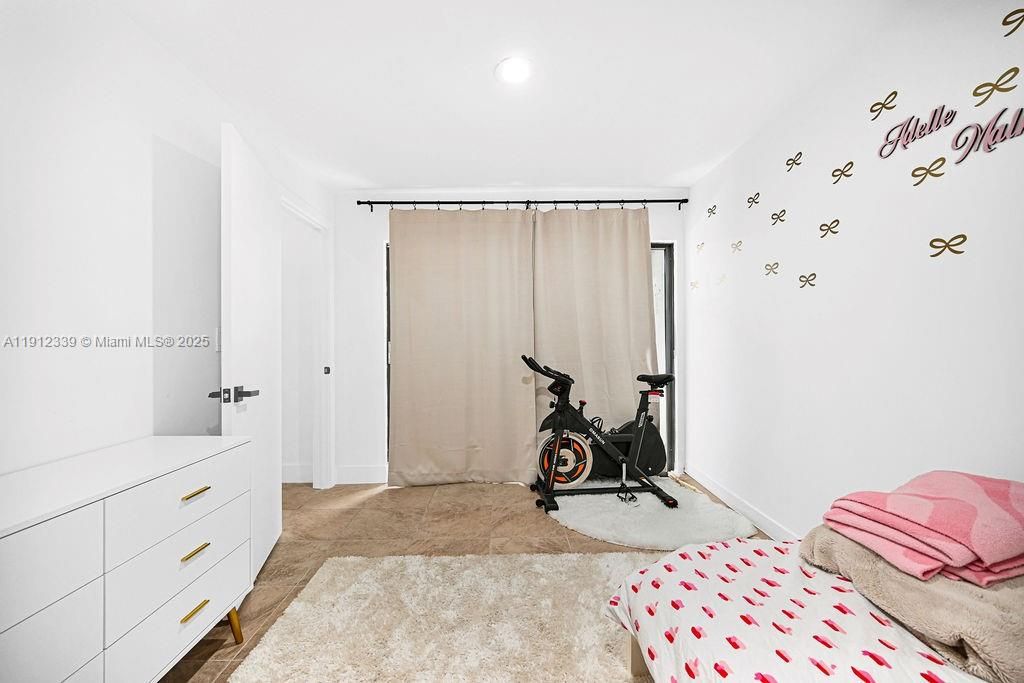 For Sale: $620,000 (2 beds, 2 baths, 2750 Square Feet)