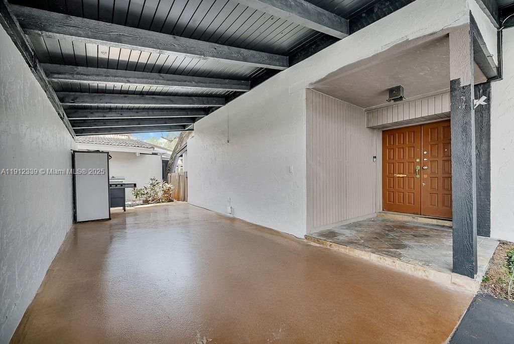 For Sale: $620,000 (2 beds, 2 baths, 2750 Square Feet)