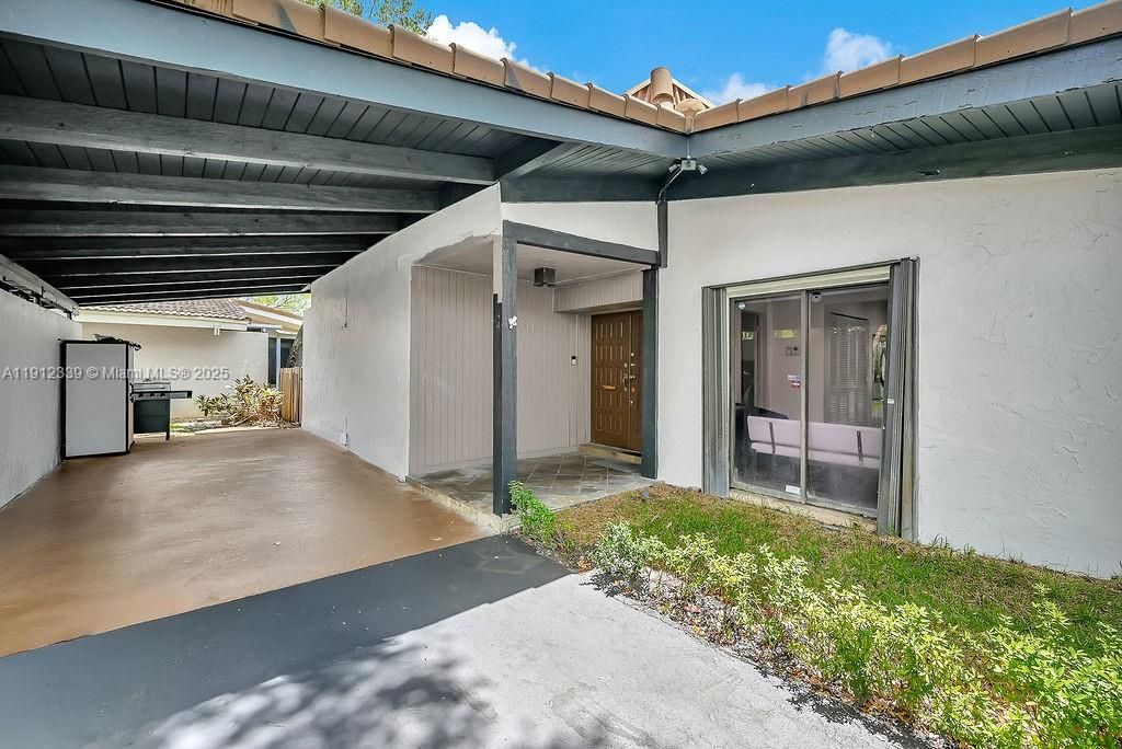 For Sale: $620,000 (2 beds, 2 baths, 2750 Square Feet)