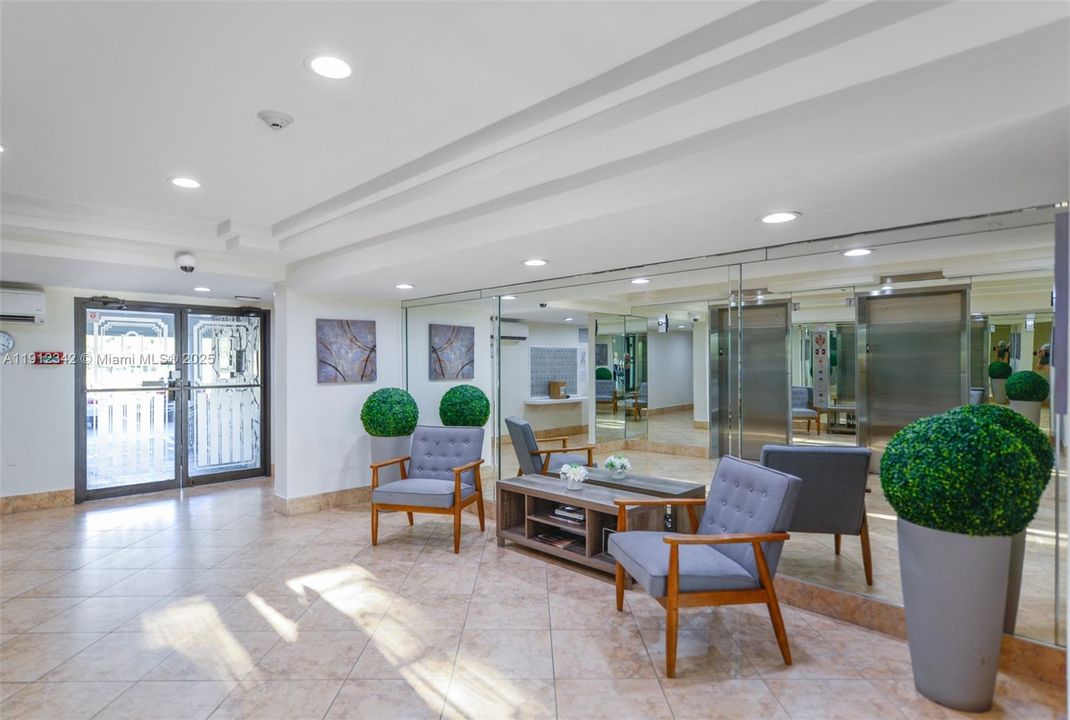 For Sale: $345,000 (2 beds, 2 baths, 1135 Square Feet)