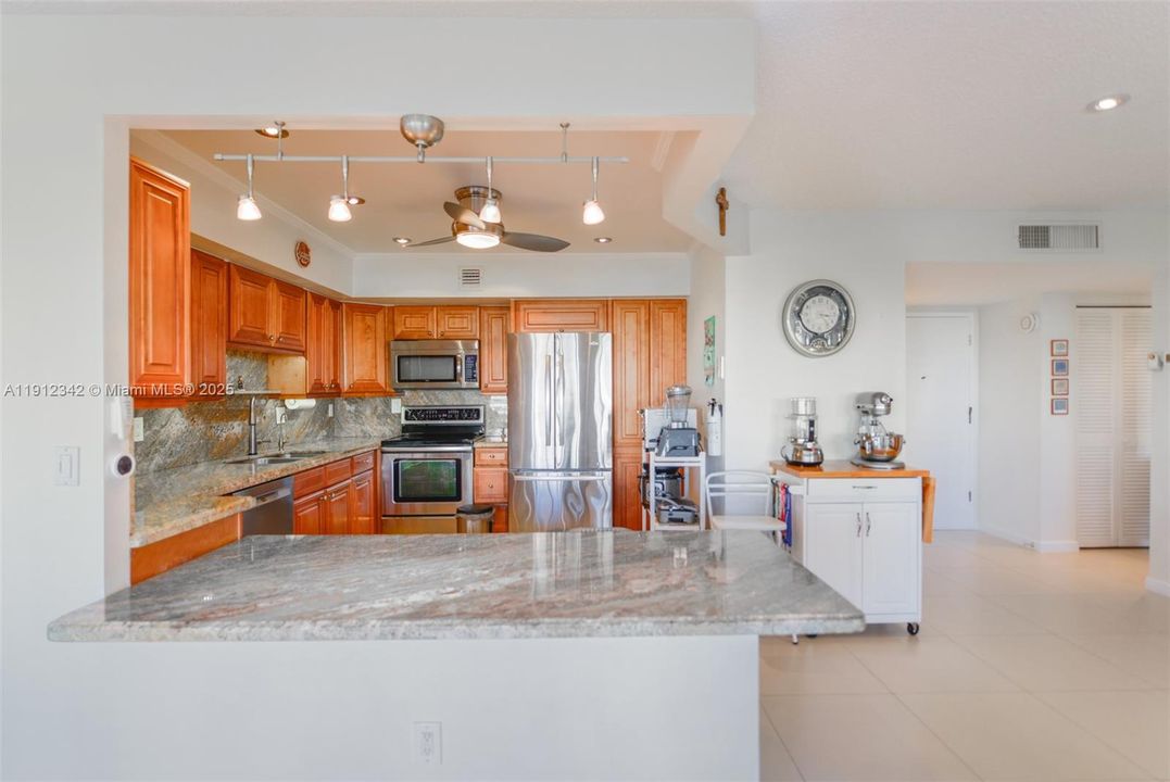 For Sale: $345,000 (2 beds, 2 baths, 1135 Square Feet)