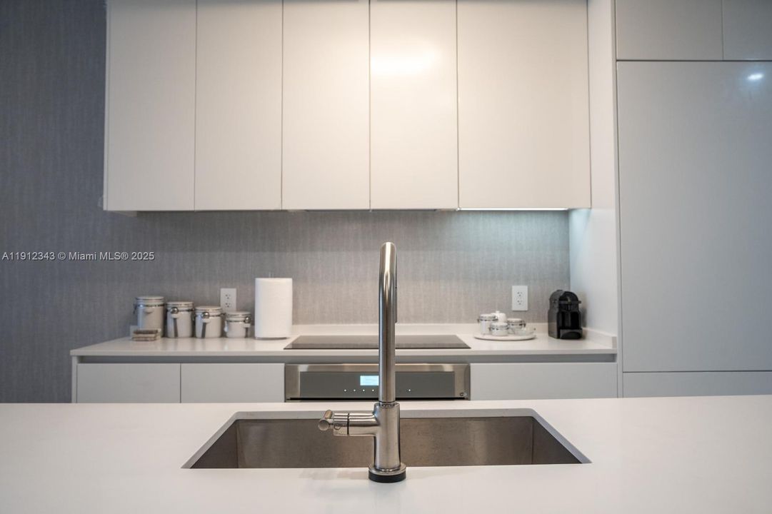 Под контрактом: $7,800 (2 спален, 2 ванн, 1276 Квадратных фут)