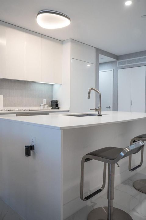 Под контрактом: $7,800 (2 спален, 2 ванн, 1276 Квадратных фут)