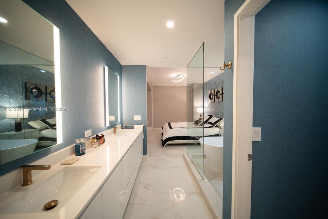 Под контрактом: $7,800 (2 спален, 2 ванн, 1276 Квадратных фут)