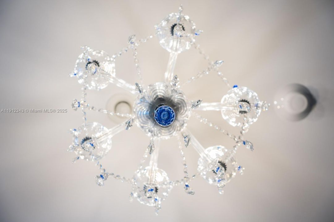 Под контрактом: $7,800 (2 спален, 2 ванн, 1276 Квадратных фут)