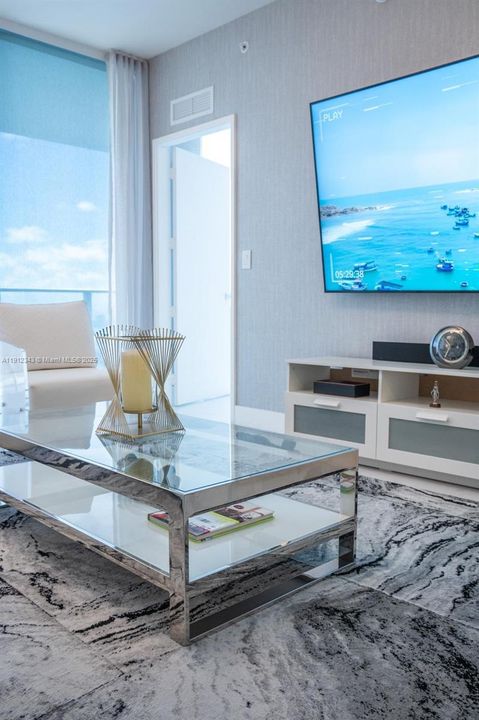 Под контрактом: $7,800 (2 спален, 2 ванн, 1276 Квадратных фут)