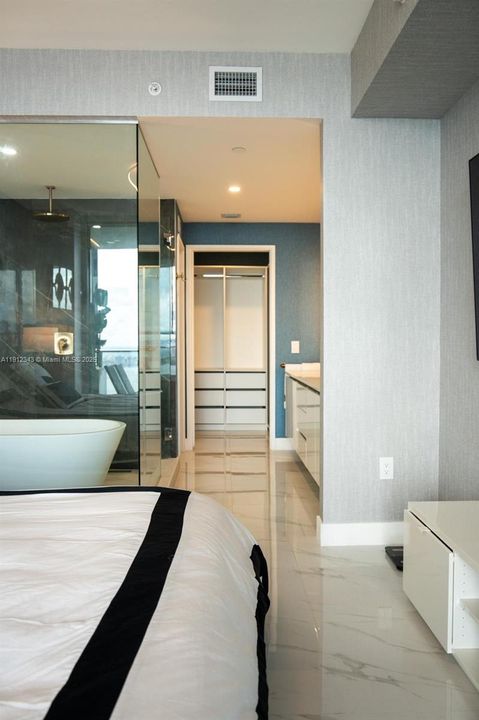 Под контрактом: $7,800 (2 спален, 2 ванн, 1276 Квадратных фут)