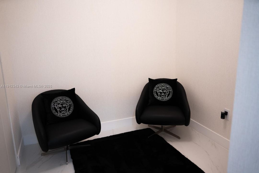 Под контрактом: $7,800 (2 спален, 2 ванн, 1276 Квадратных фут)