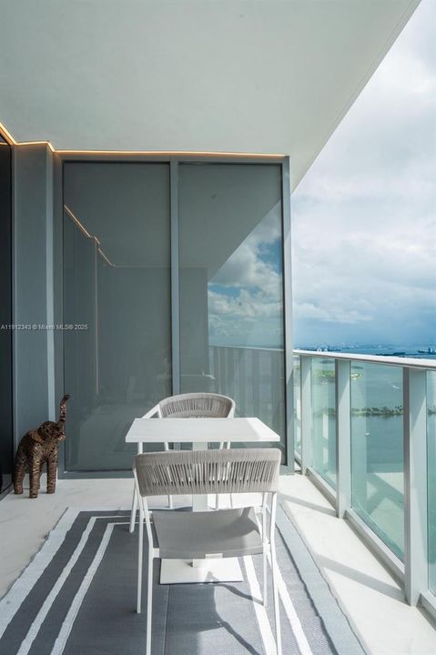 Под контрактом: $7,800 (2 спален, 2 ванн, 1276 Квадратных фут)