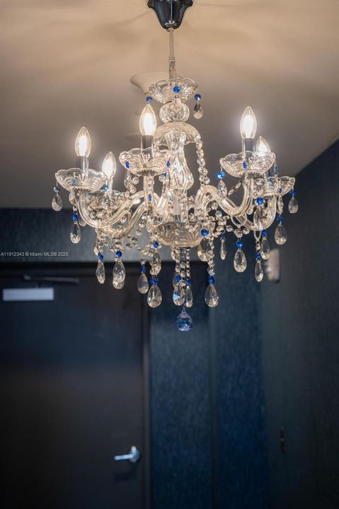 Под контрактом: $7,800 (2 спален, 2 ванн, 1276 Квадратных фут)