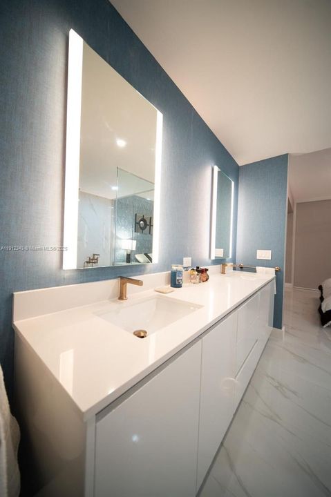 Под контрактом: $7,800 (2 спален, 2 ванн, 1276 Квадратных фут)