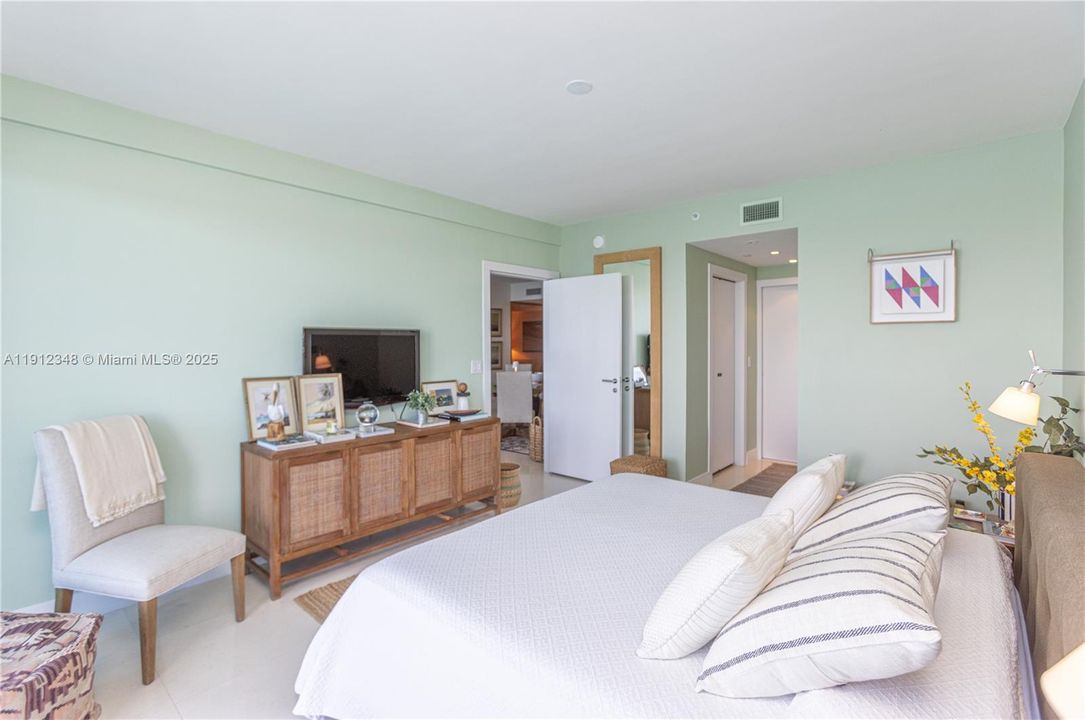 待售: $2,100,000 (2 贝兹, 2 浴室, 1499 平方英尺)