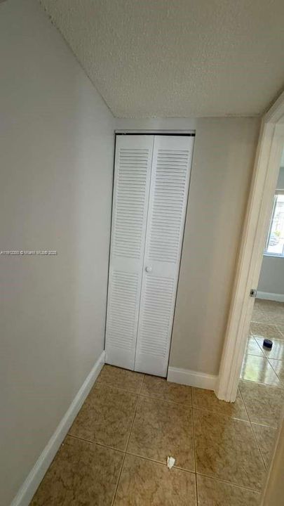 Под контрактом: $1,750 (2 спален, 1 ванн, 830 Квадратных фут)