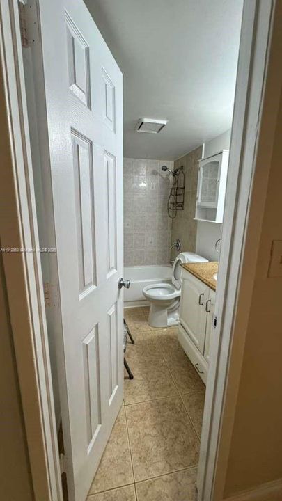 Под контрактом: $1,750 (2 спален, 1 ванн, 830 Квадратных фут)